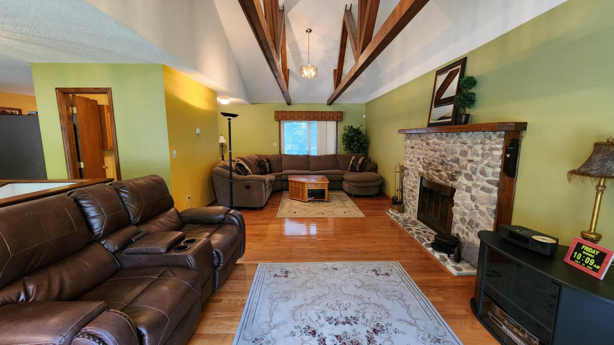 Listing Image 11