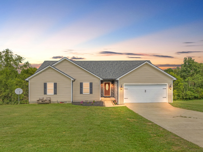 207  Lakeland Drive Harrodsburg, KY 40330 | MLS 24017213