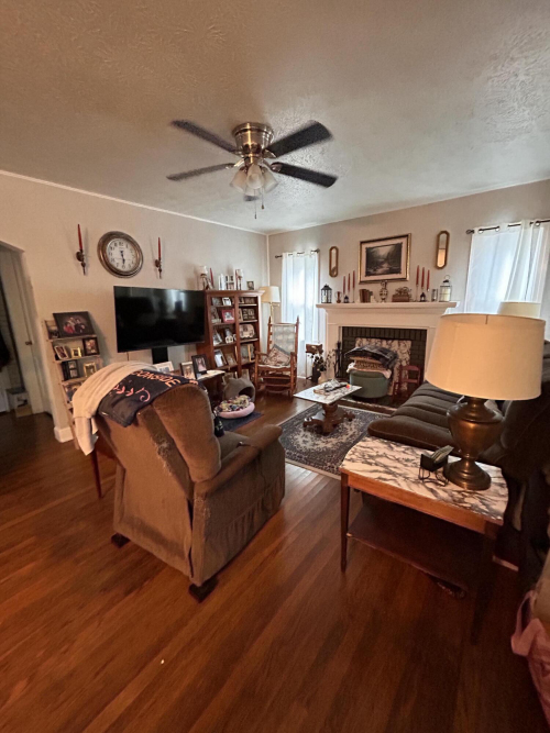 Listing Image 5