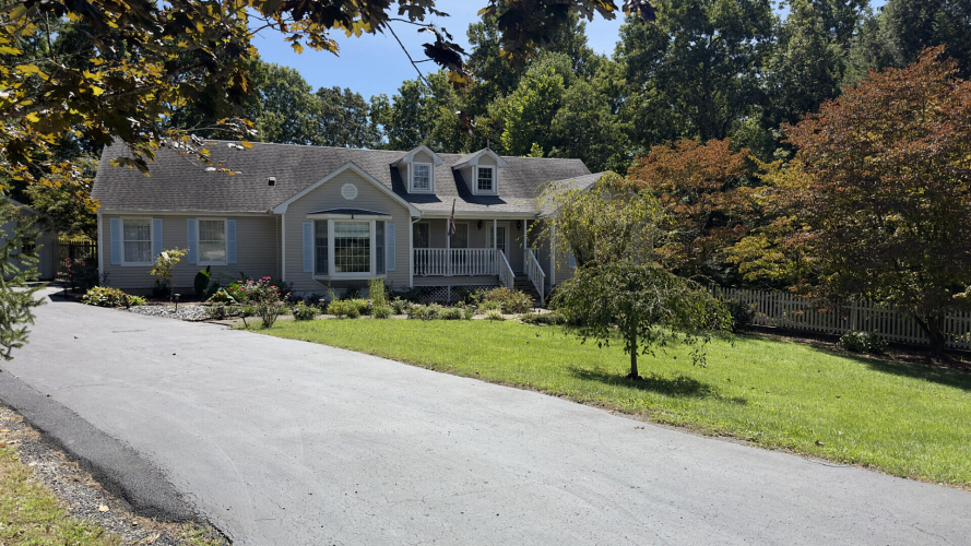 2012  Pineway Drive London, KY 40741 | MLS 24020185