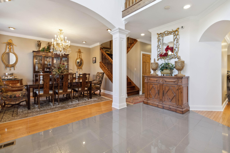 Listing Image 11