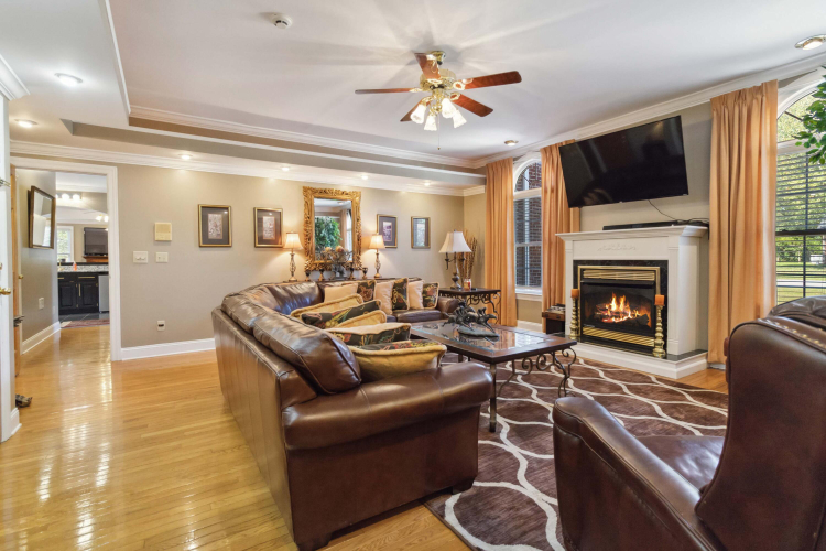 Listing Image 12