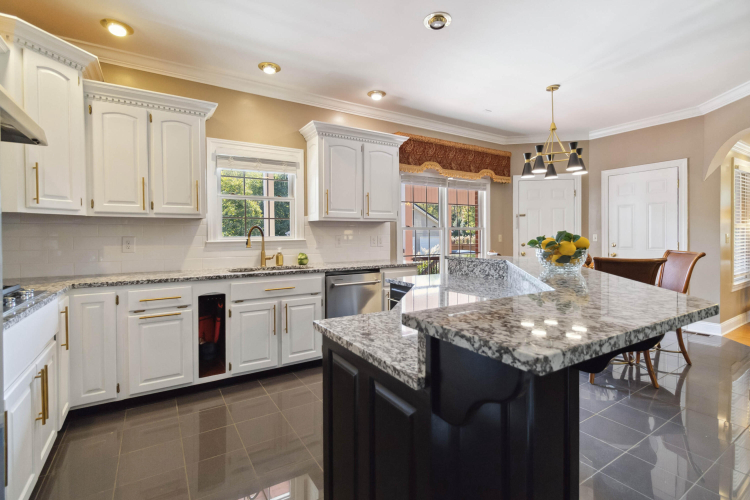 Listing Image 100
