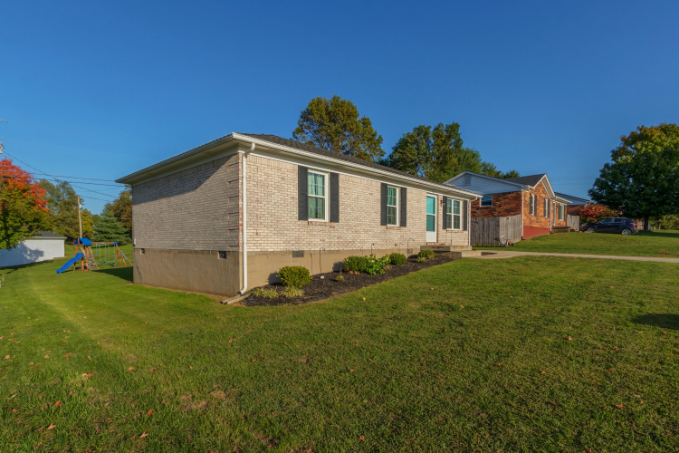 120  Robynwood Drive Cynthiana, KY 41031 | MLS 24021873