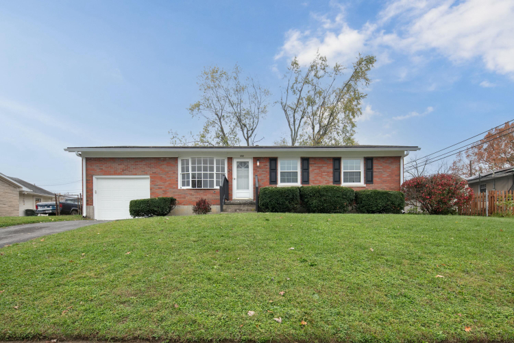 458  Stonehaven Drive Lexington, KY 40505 | MLS 24024706