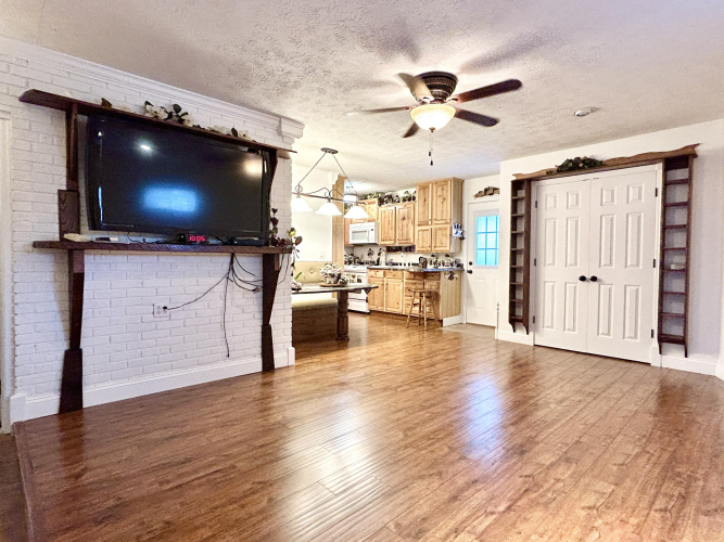 Listing Image 19