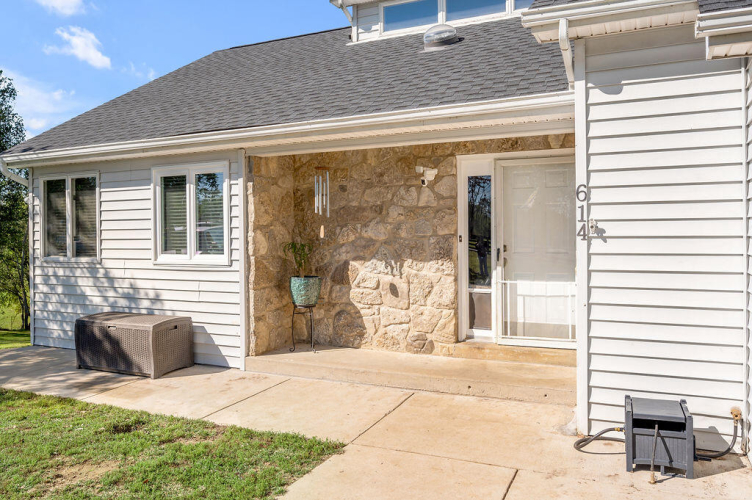 Listing Image 6
