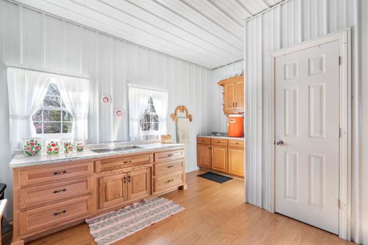 Listing Image 16