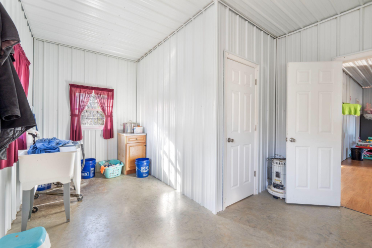 Listing Image 28