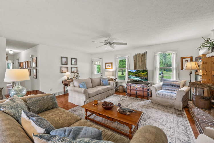 Listing Image 12