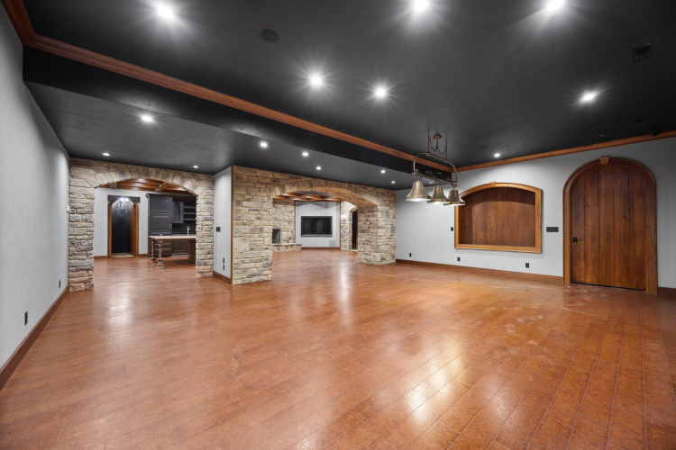 Listing Image 53