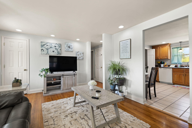 Listing Image 12
