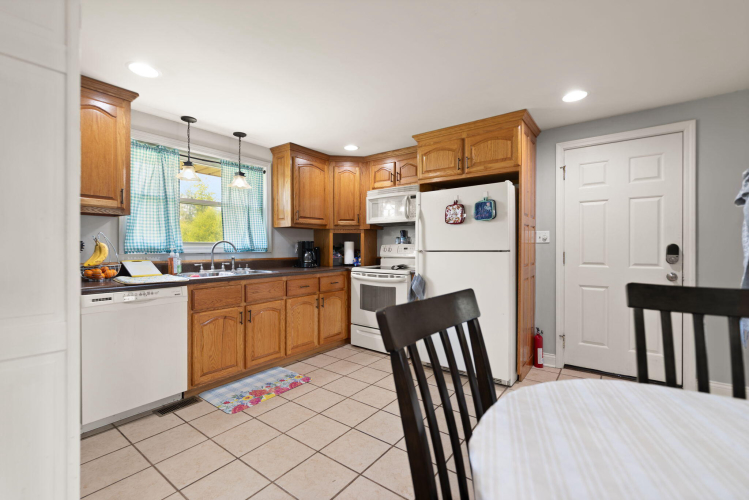 Listing Image 14