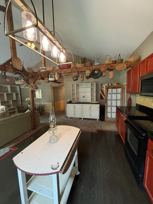 Listing Image 8