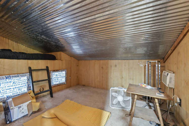 Listing Image 64