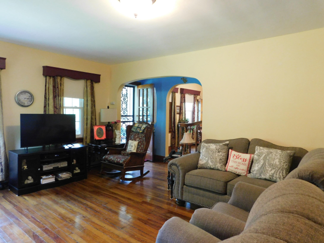 Listing Image 3