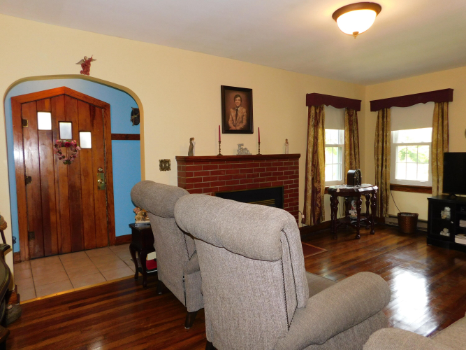 Listing Image 4