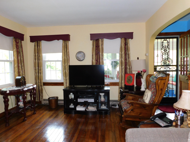 Listing Image 8
