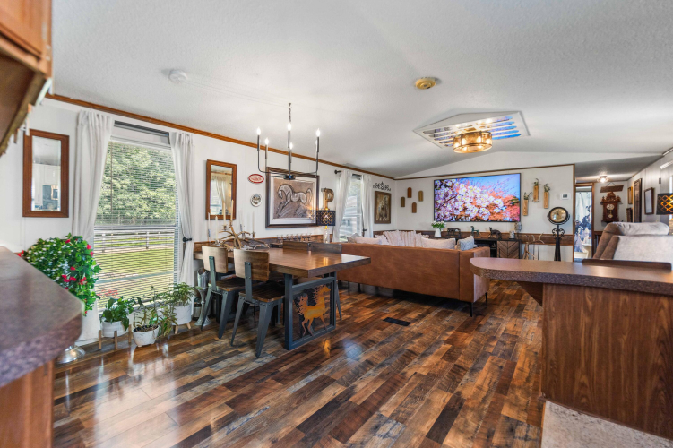 Listing Image 80