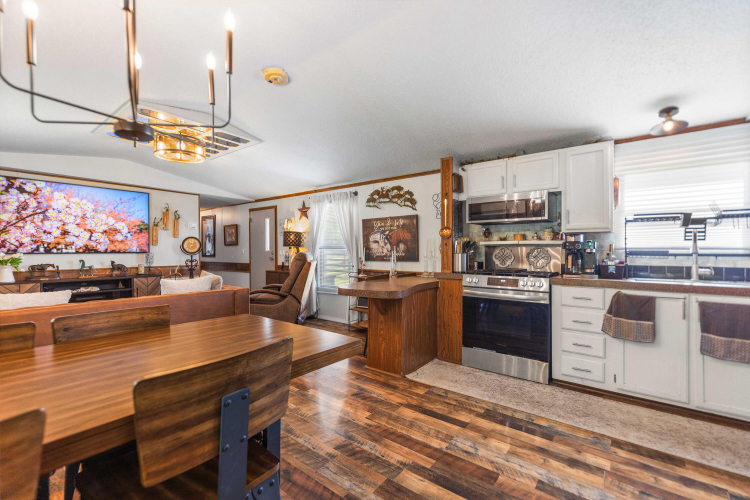 Listing Image 82