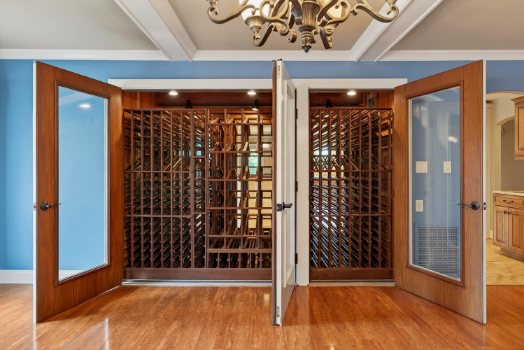 Listing Image 9
