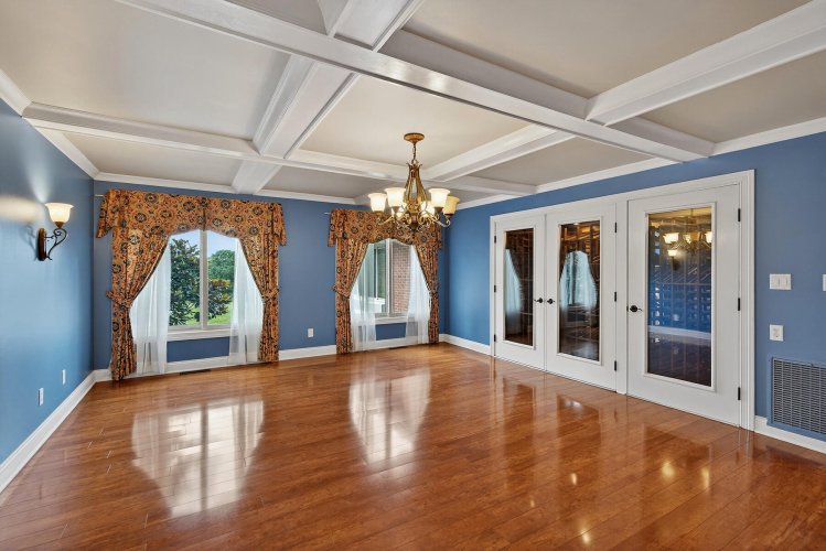 Listing Image 8