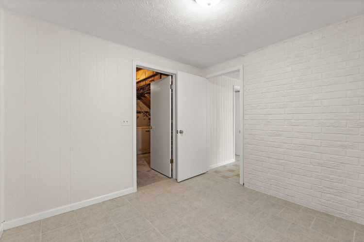 Listing Image 45