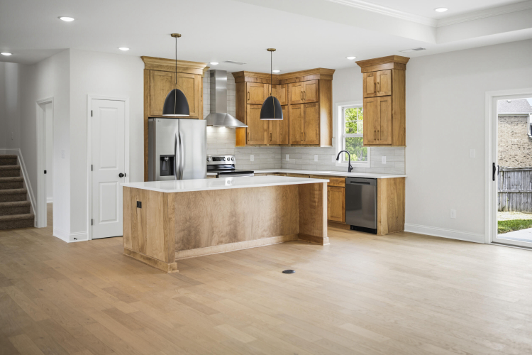 Listing Image 12