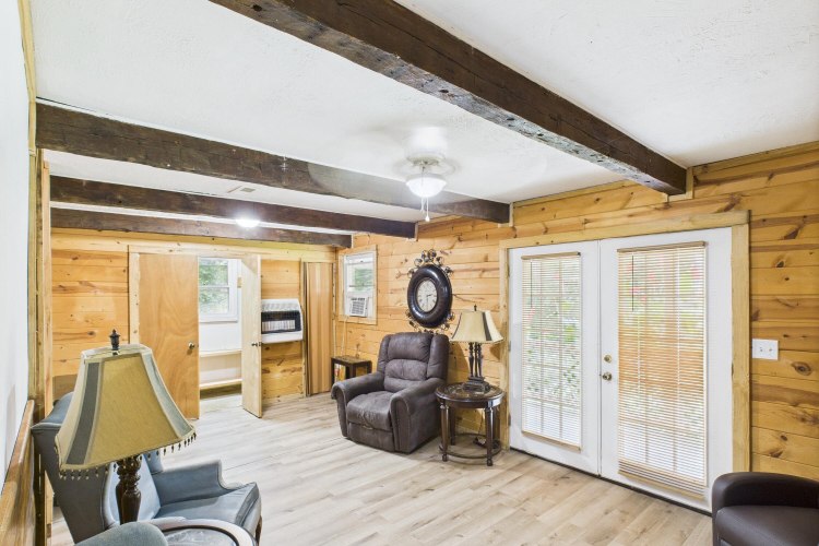 Listing Image 9