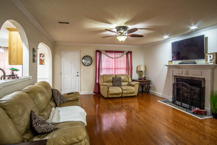 Listing Image 15