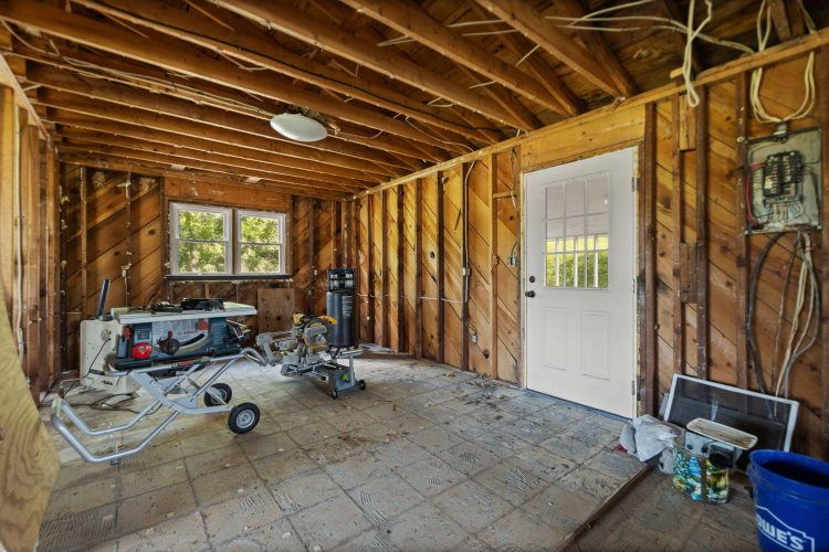 Listing Image 17