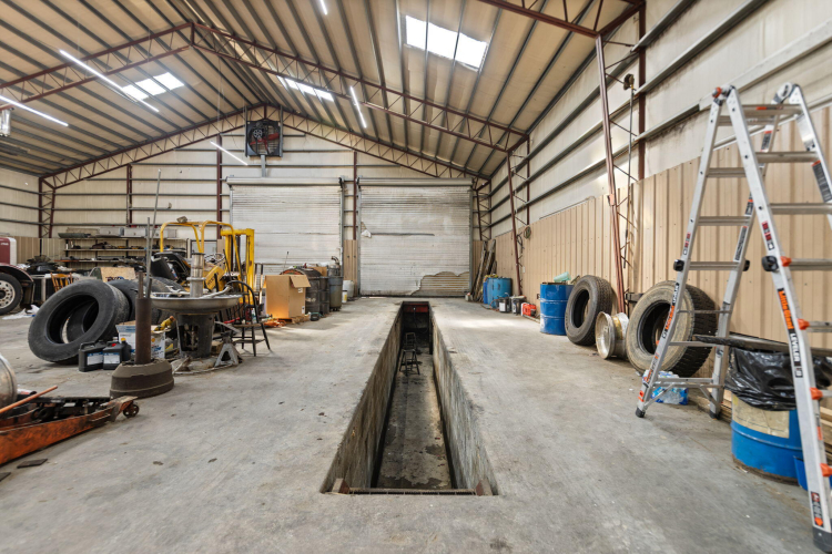 Listing Image 4
