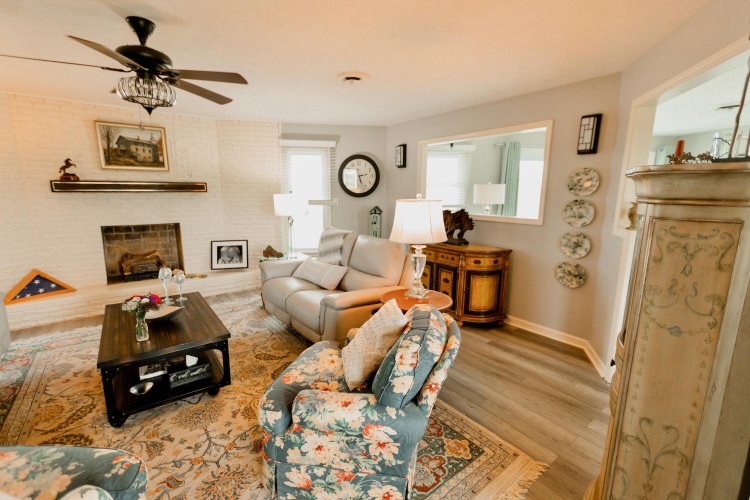 Listing Image 23
