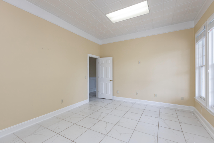 Listing Image 50