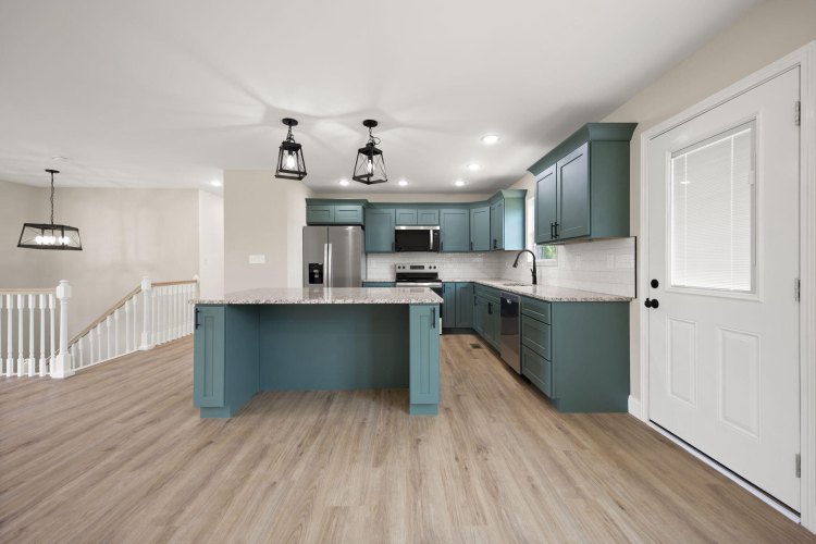 Listing Image 11