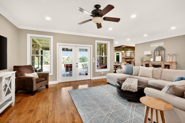 Listing Image 11