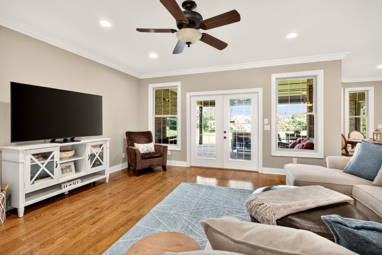 Listing Image 9