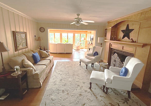 Listing Image 10