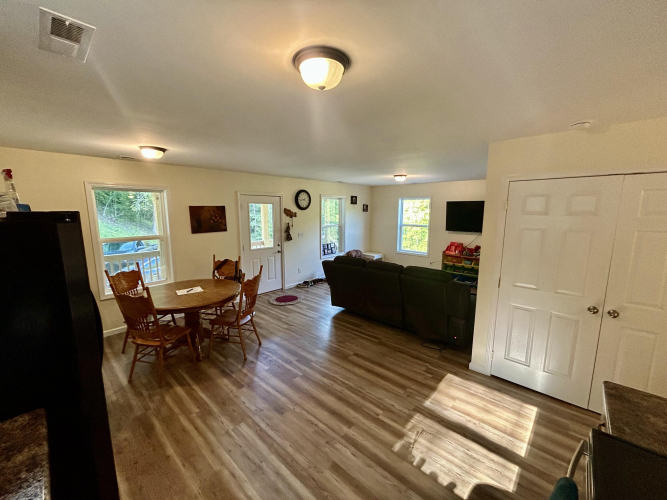 Listing Image 6