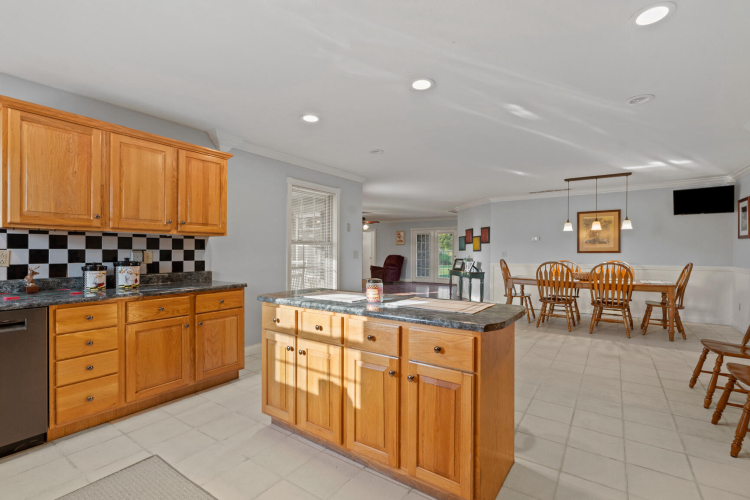 Listing Image 13