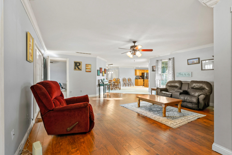 Listing Image 7
