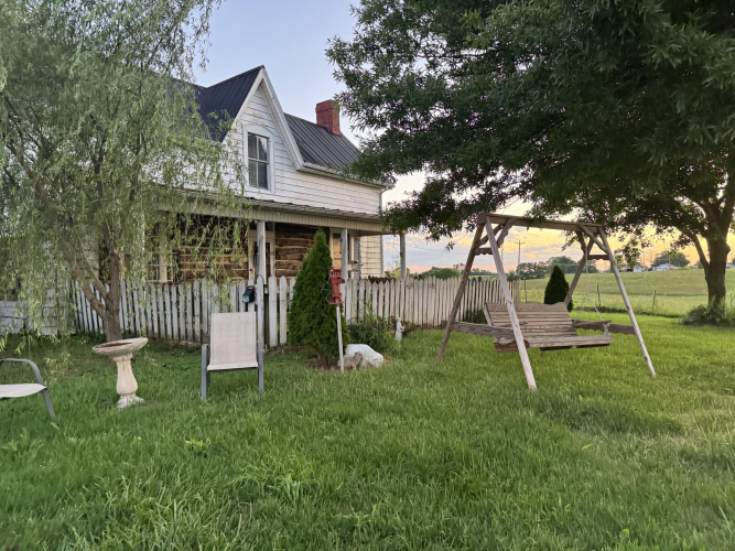 Listing Image 4