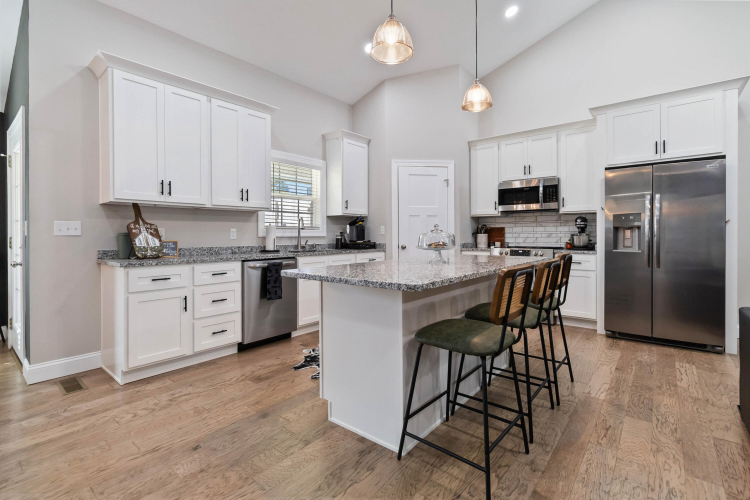 Listing Image 14
