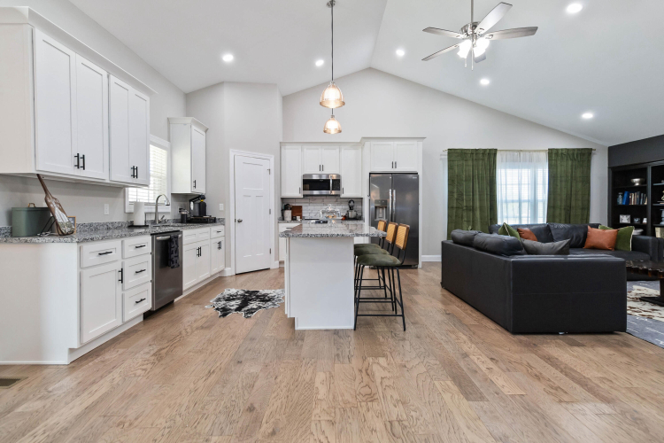 Listing Image 15