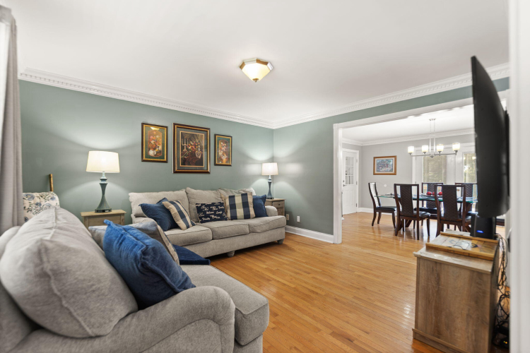 Listing Image 12