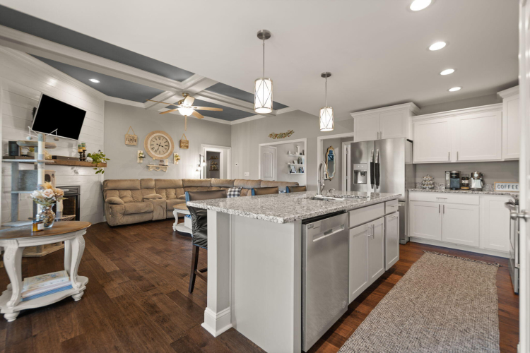 Listing Image 15
