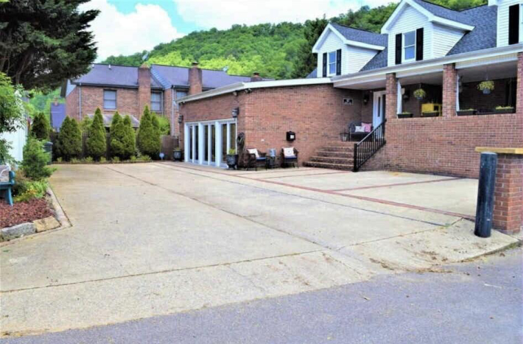 Listing Image 4