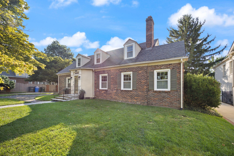 Listing Image 4