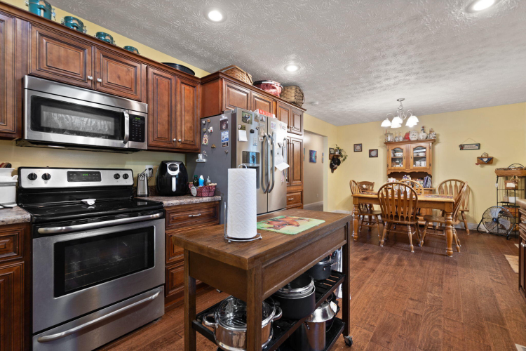 Listing Image 5