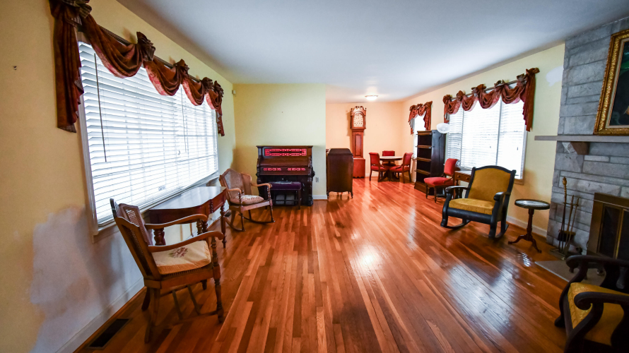 Listing Image 11